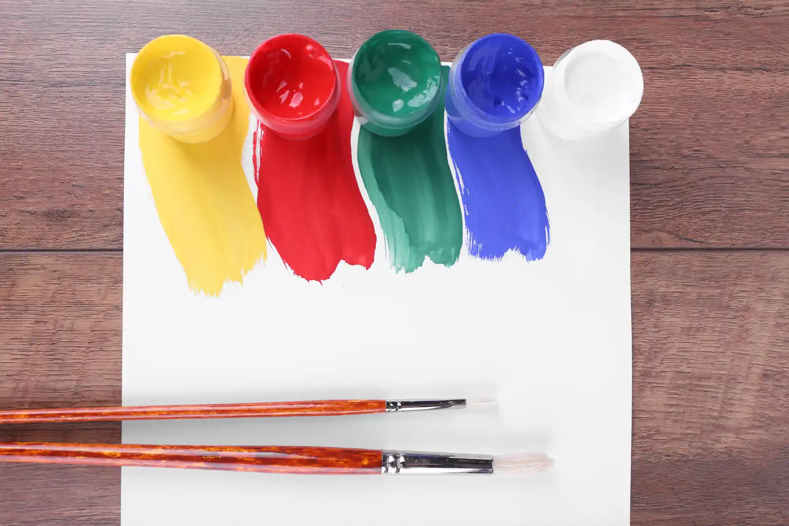 La gouache à une peinture contemporaine